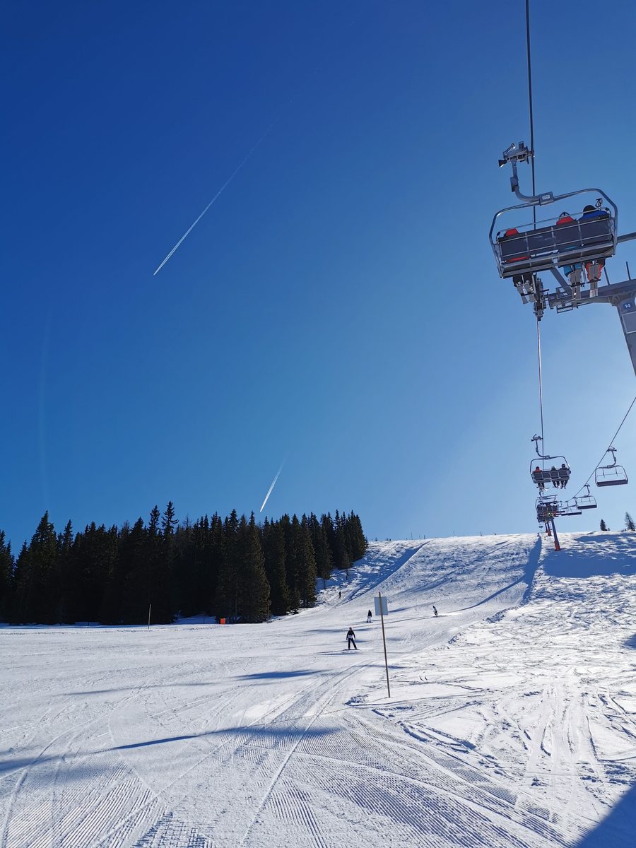 Vista dalla seggiovia sulle piste