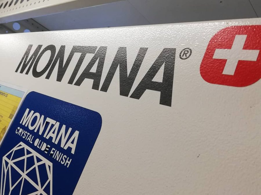 Dettaglio logo Montana Crystal Glide Finish